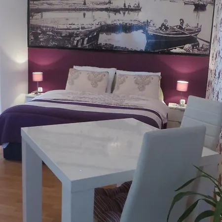 马里纳公寓式酒店 *