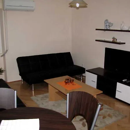 马里纳公寓式酒店 *