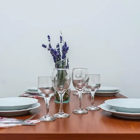 马里纳公寓式酒店 *