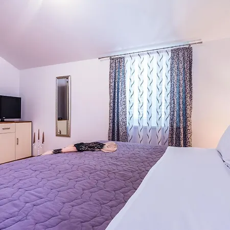 马里纳公寓式酒店 扎达尔